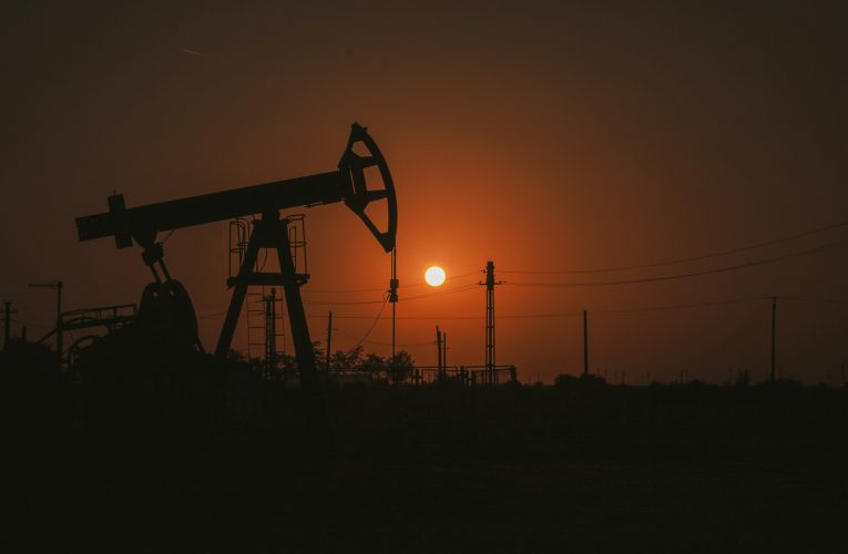 Ölmarkt unter Spannung: Hohe Frachtraten und Produktionslücken treffen auf gedämpfte Energiewende